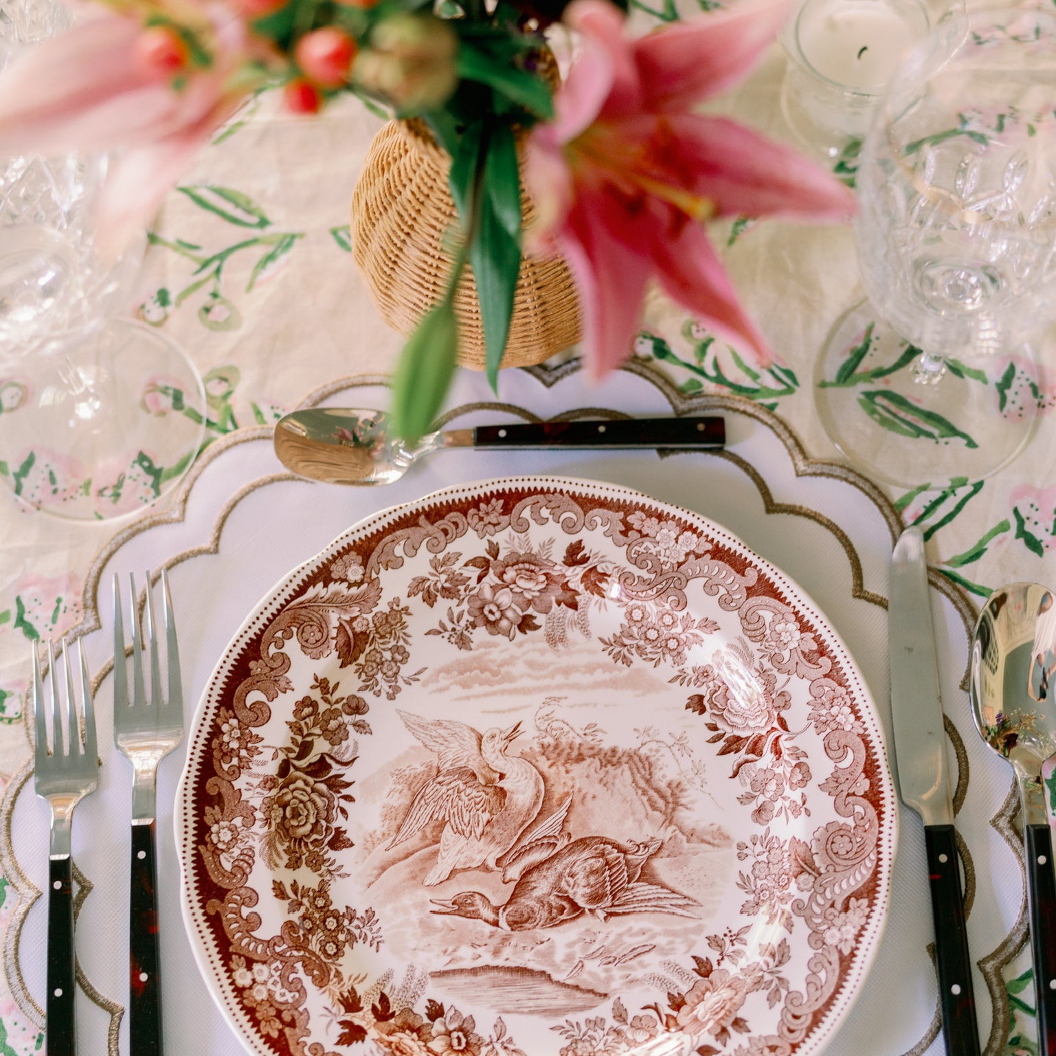 Setting a Thanksgiving Table: Timeless Style with a Fresh, Modern Twist