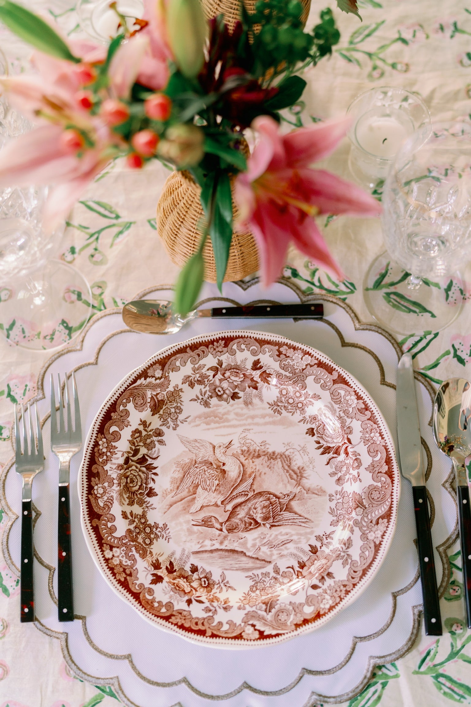 Setting a Thanksgiving Table: Timeless Style with a Fresh, Modern Twist